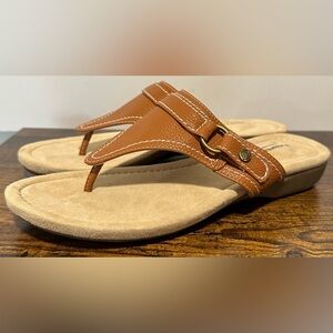 St Johns Bay Women’s Cognac Zina Flat Sandals NWT Size 8.5